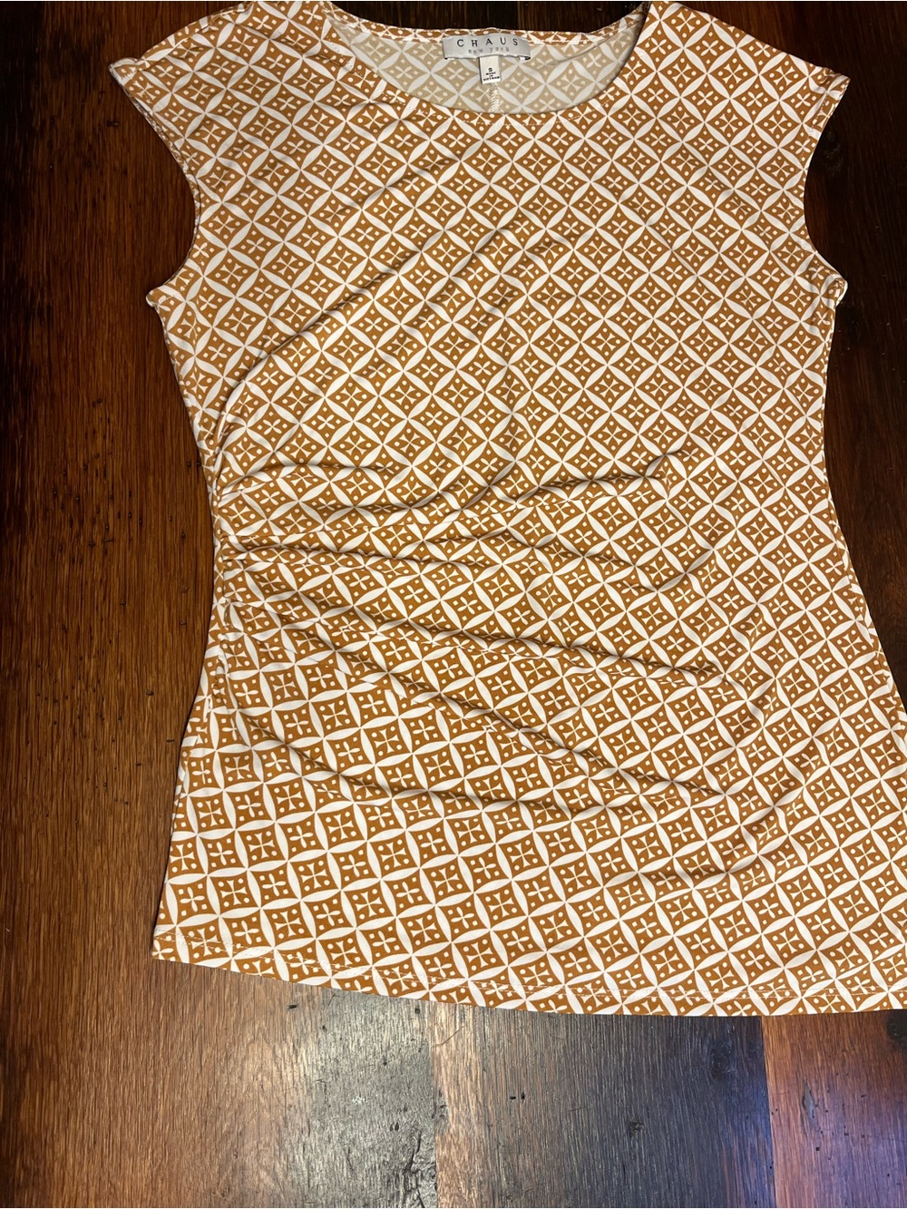 Chaus Golden and White Size Small Geometric Ruched Detail Sleeveless Blouse
